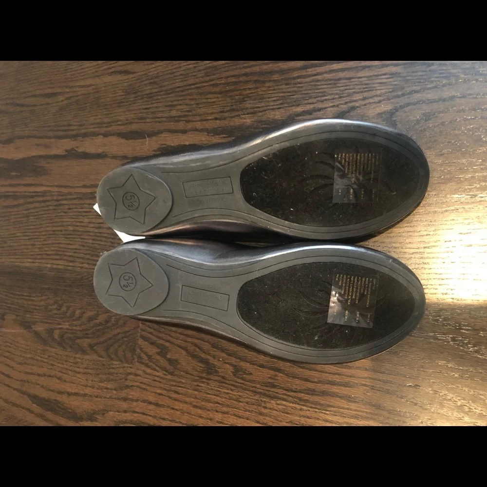 Kenneth Cole ballet flats 5.5 youth girls NEW